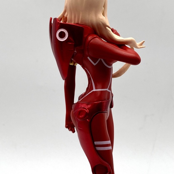 Zero Two Anime Figurine - Picture 4 of 5